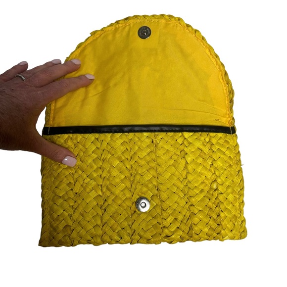 NEW Womens Solid Color Straw Magnetic Clutch Bag in bright yellow - Picture 6 of 8